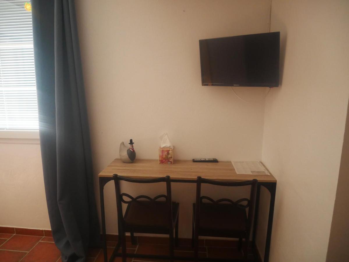 La Feniere Bed & Breakfast Vénéjan Dış mekan fotoğraf